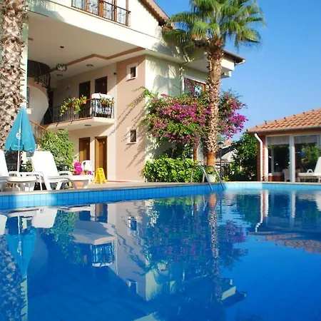 Crescent Hasirci מלון 4*