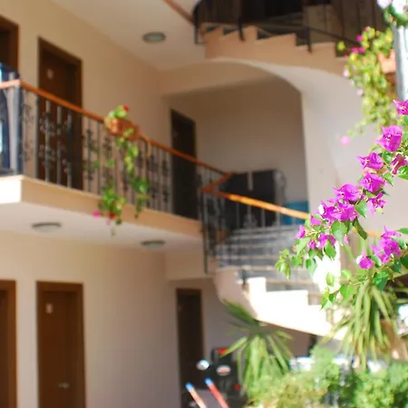 מלון Crescent Hasirci 4*